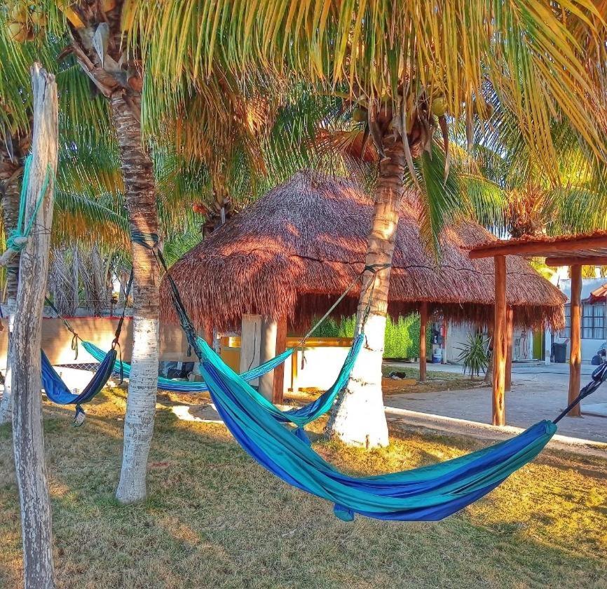 Pelican Inn At Las Dunas Chelem Zewnętrze zdjęcie