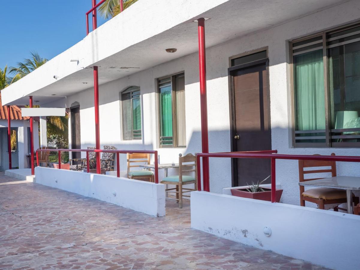 Pelican Inn At Las Dunas Chelem Zewnętrze zdjęcie